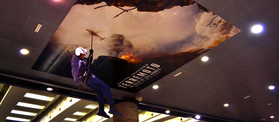 Спасатель Рэй из фильма «Разлом Сан-Андреас» спустился в метрополитен Сантьяго