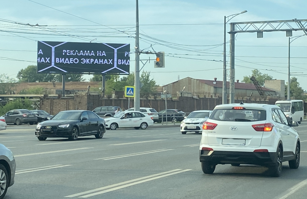 РА «Акцент» разместило на Московском шоссе Самары очередной видеоэкран