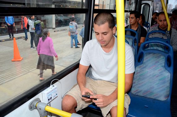 В Перу можно подзарядить смартфон в автобусе
