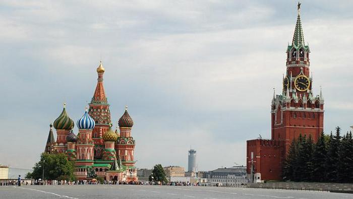 Красную площадь в Москве украсят баннерами ко Дню труда на 18 млн руб