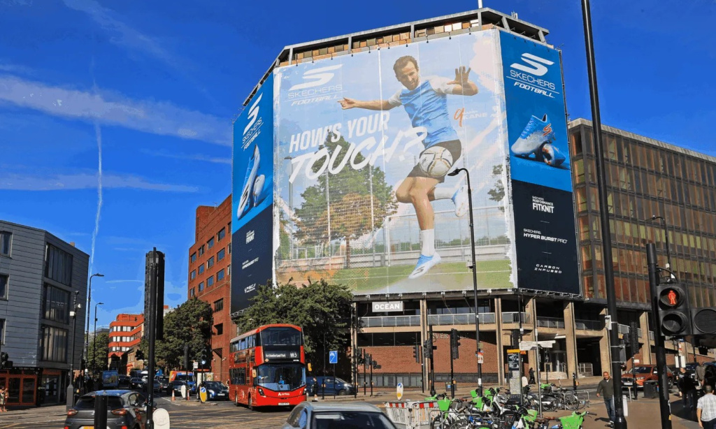 Ocean Outdoor займётся размещением рекламы на крупнейшем в Лондоне баннере