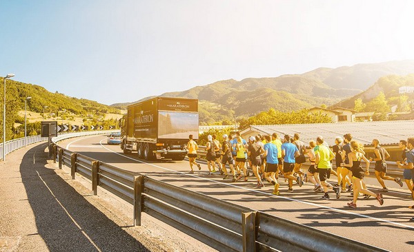 Любители «Игры престолов» пробежали около 600 км, чтобы посмотреть серии нового сезона фильма