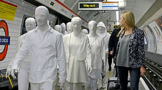 Без красок Dulux люди обесцветились