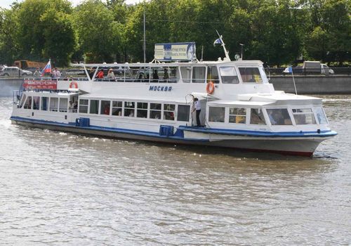 Власти Москвы хотят запретить рекламу на прогулочных теплоходах