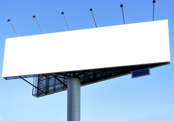 Почти 30 тыс. незаконных рекламных и информационных конструкций выявлено в Санкт-Петербурге