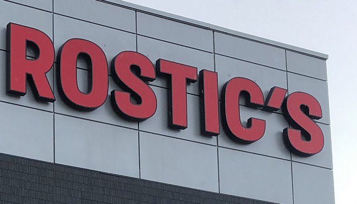 Франчайзи сети Rostic’s сохранил свою наружную рекламу в Новосибирске