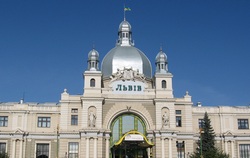 Львовские депутаты выступают против рекламы на русском языке