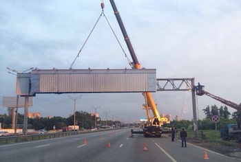 Власти Петербурга готовы потратить 1 млн рублей на демонтаж незаконной наружной рекламы