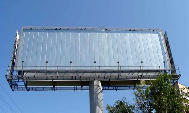 Незаконную рекламу на вылетных магистралях в Подмосковье возьмут под особый контроль