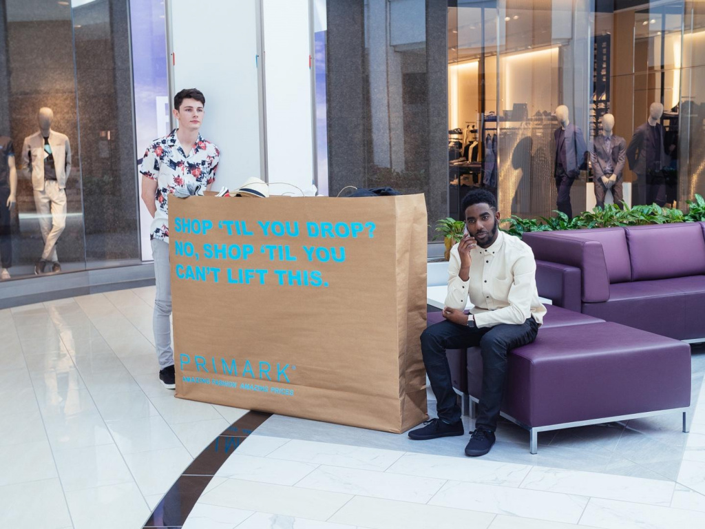 Ритейлер Primark превратил покупателей в ходячие рекламоносители