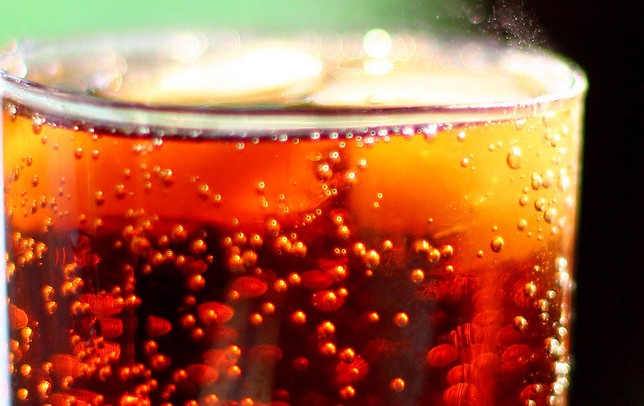 Госдума предлагает ограничить рекламу «вредных продуктов питания»