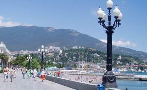 Глава Ялты Андрей Ростенко потребовал в течение недели снести всю незаконную наружку 