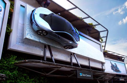 Clear Channel показала BMW i8 со всех сторон