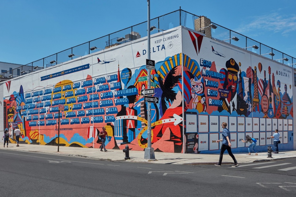 Авиакомпания Delta использовала стиль общения пилотов в наружной рекламе