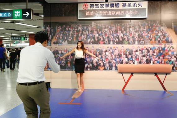 Allianz дарит жителям Гонконга подарки за спортивные фото