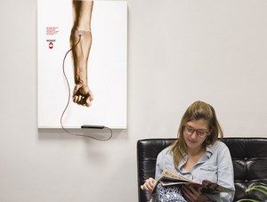 За подзарядку телефона отблагодарить гемоцентр Fundação Pró-Sangue можно своей кровью