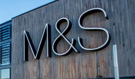 Marks & Spencer закрывает магазины