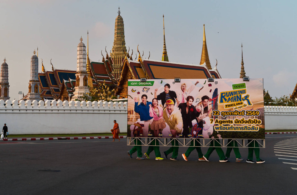 На улицах Бангкока появились The Running Billboard