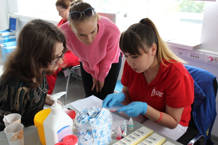 In+Out, агентство AIZmedia и при поддержке фонда «Подари жизнь» провели акцию по сдаче крови