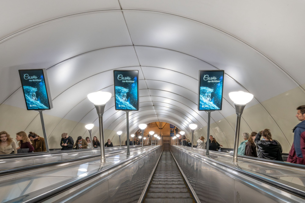 Группа Russ запустила новый тип рекламного инвентаря в метро Петербурга