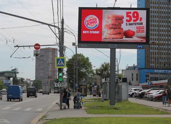 Наружной рекламе надоело падать