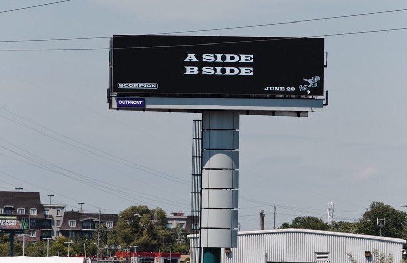 Рэпер Дрейк рассказал о новом альбоме Scorpion с помощью билбордов 