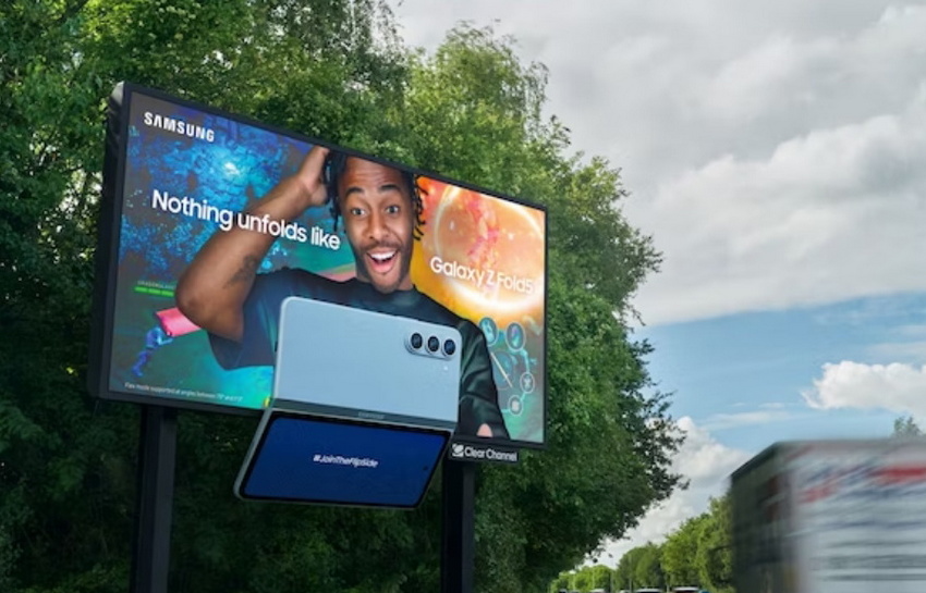 Samsung продвигает возможности флип-смартфонов с помощью 3D-билбордов