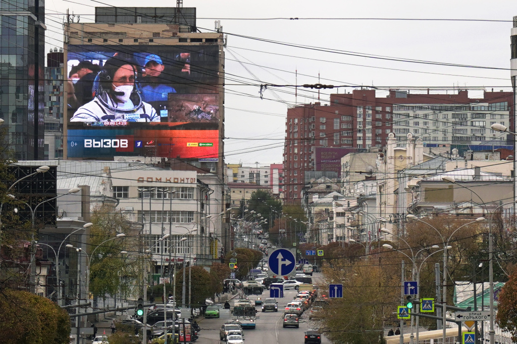 Вызов_Екатеринбург_Малышева 36_медиафасад_октябрь 2021_1.jpg